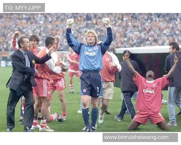 足球场上的传奇瞬间与明星球员的辉煌时刻回顾