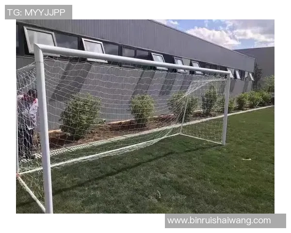 三人足球门尺寸详解及适用场地标准解析