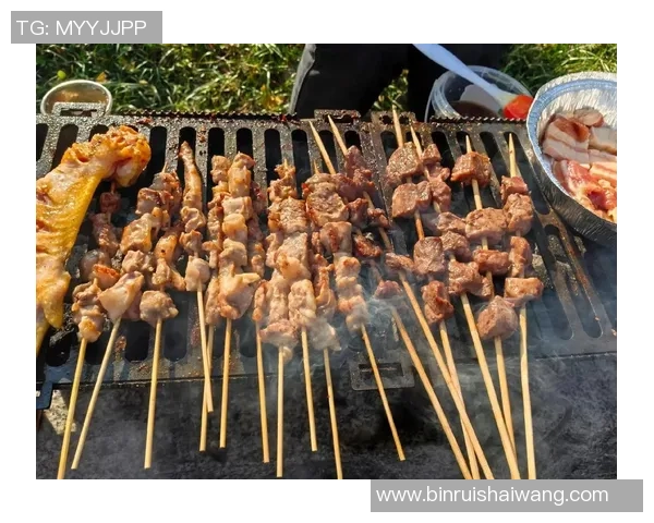 在烧烤串的香气中畅享足球激情的美好时光 在烧烤串的香气中畅享足球激情的美好时光