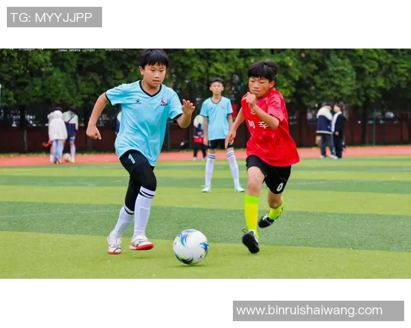 山东高考足球热潮涌动学子们在绿茵场上追逐梦想与荣耀