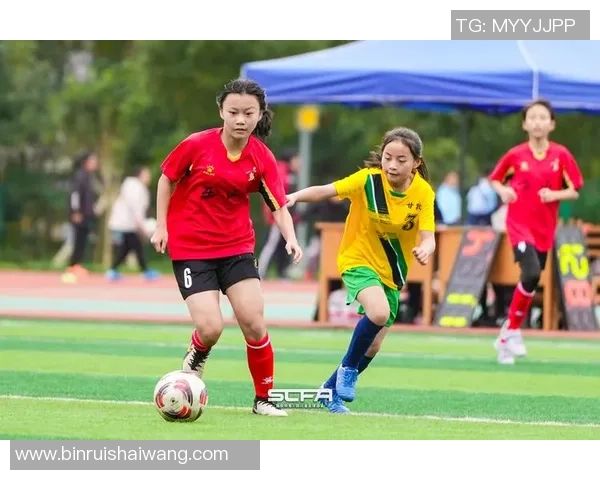 肖小月足球：从青涩少女到绿茵场上的闪耀明星之路