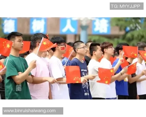 足球的项链：传承与梦想交织的青春岁月与激情瞬间